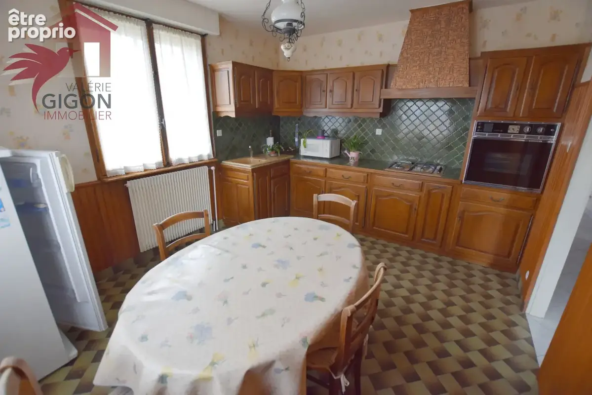 Cette CHARMANTE MAISON saura vous séduire par son agencement fonctionnel et ses espaces lumineux. - photo 4