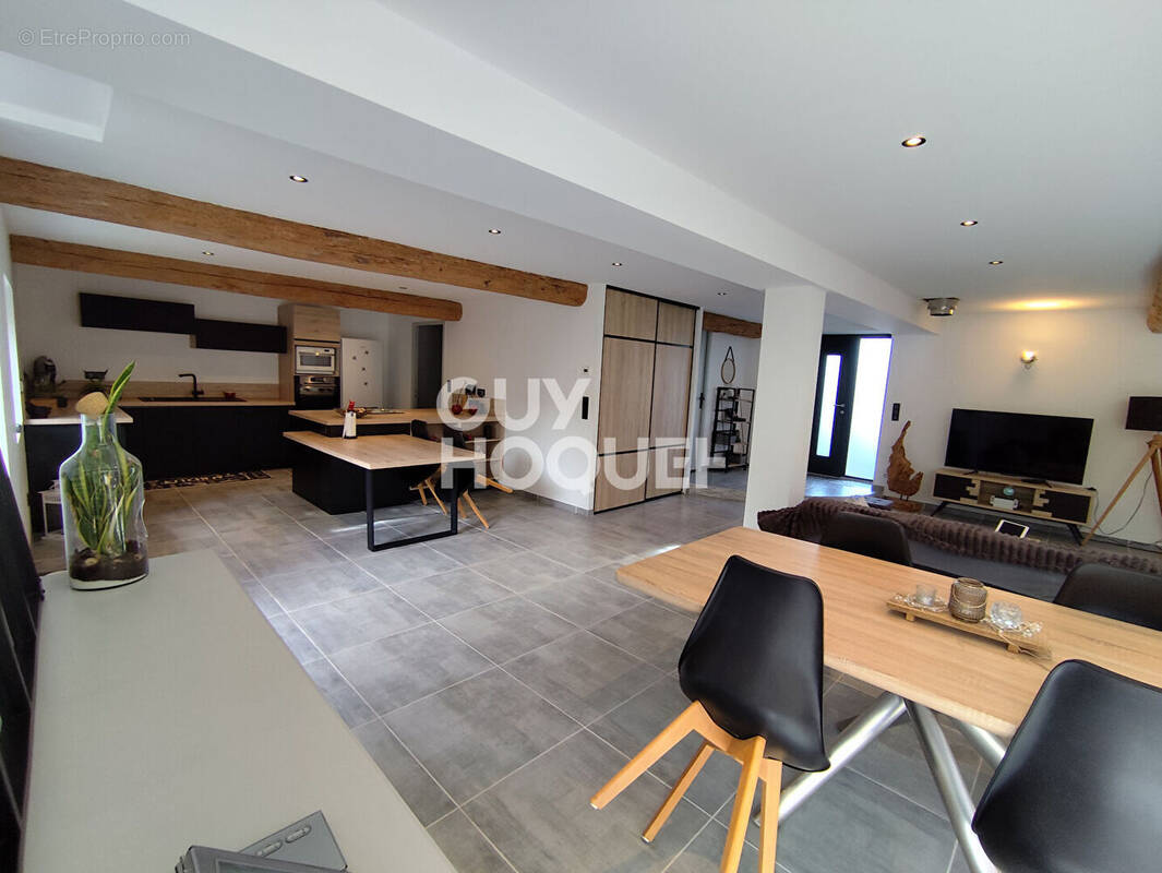 Maison à BELLEGARDE-EN-FOREZ