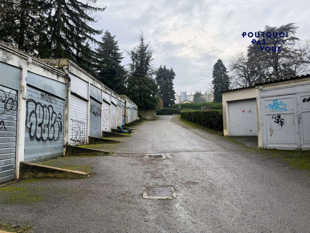 Parking à LYON-4E