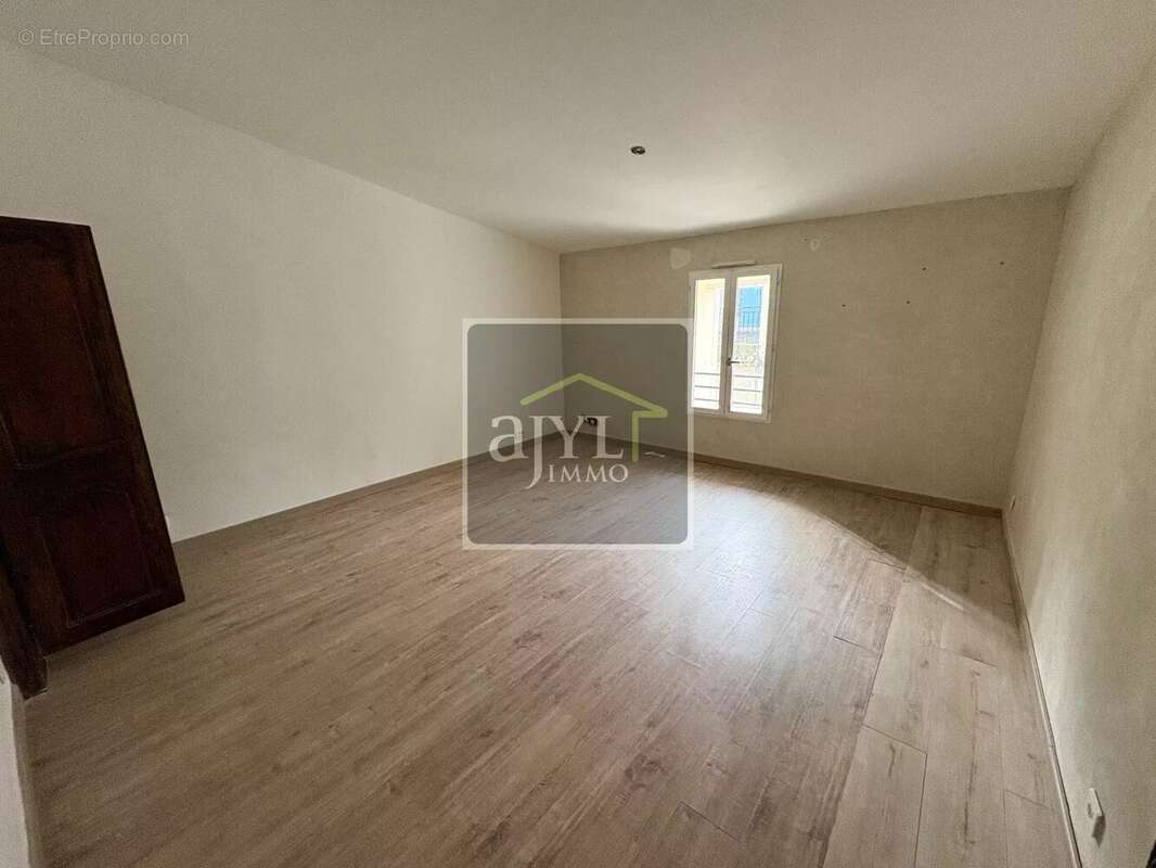 Appartement à CHARLEVAL