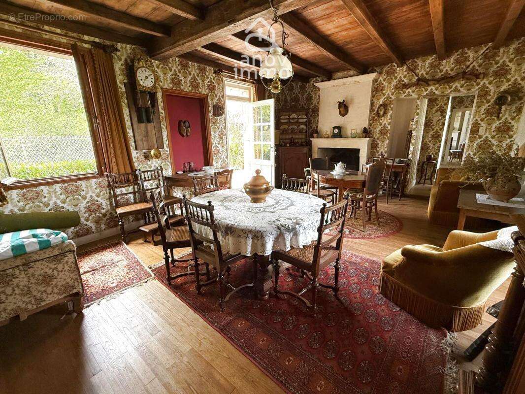 Maison à CHARMANT