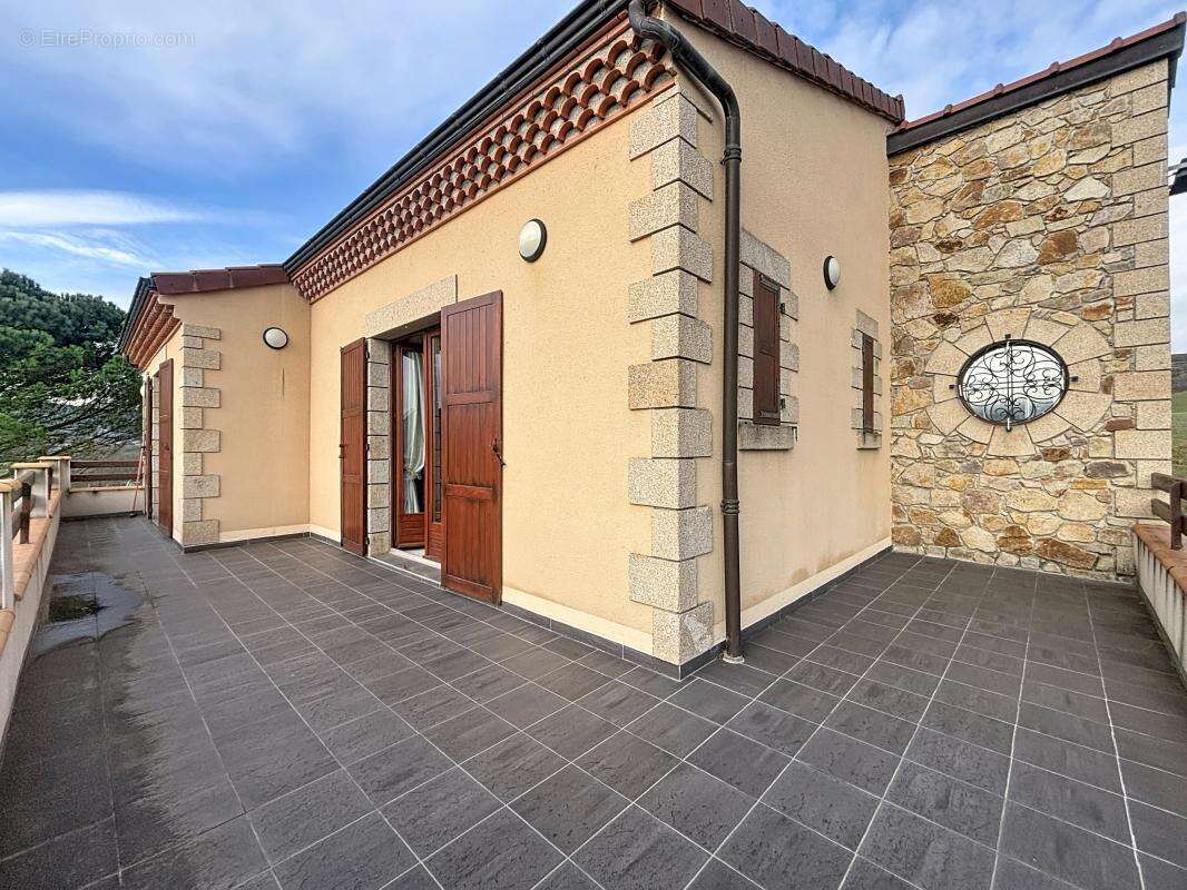 Maison à LA ROCHE-BLANCHE