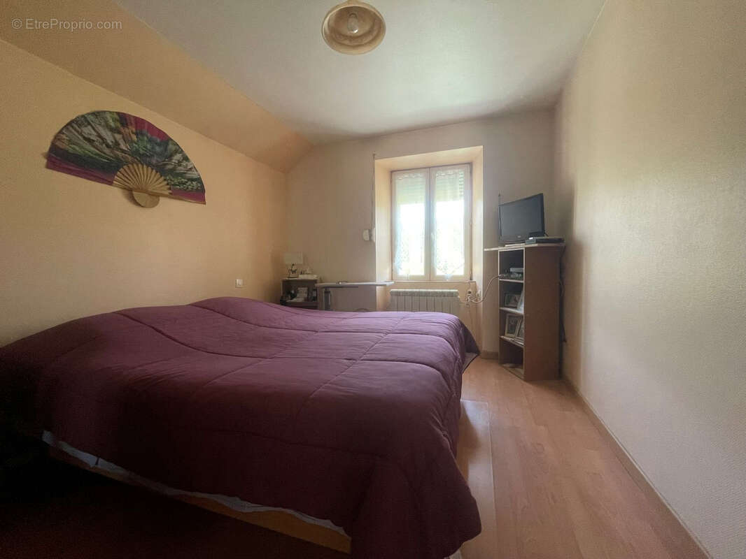 Maison à SAINT-ETIENNE-DE-CHOMEIL