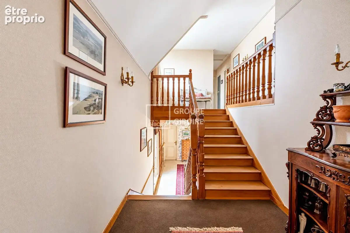 A vendre - Agence GIBOIRE - Maison d'architecte d'environ 222.6 m2 - Au coeur de Saint Grégoire - photo 10