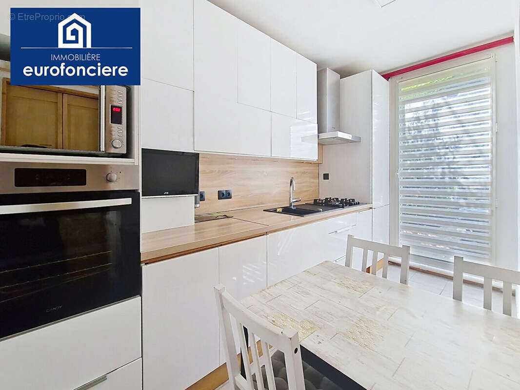 Maison à LA CHAPELLE-SAINT-LUC