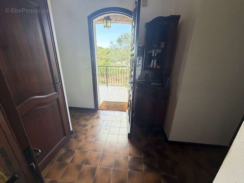 En CORSE, proche AJACCIO, aux portes du village d'AFA, grande maison familiale de 168m2,  terrain arborés de 2300 m2 - photo 18