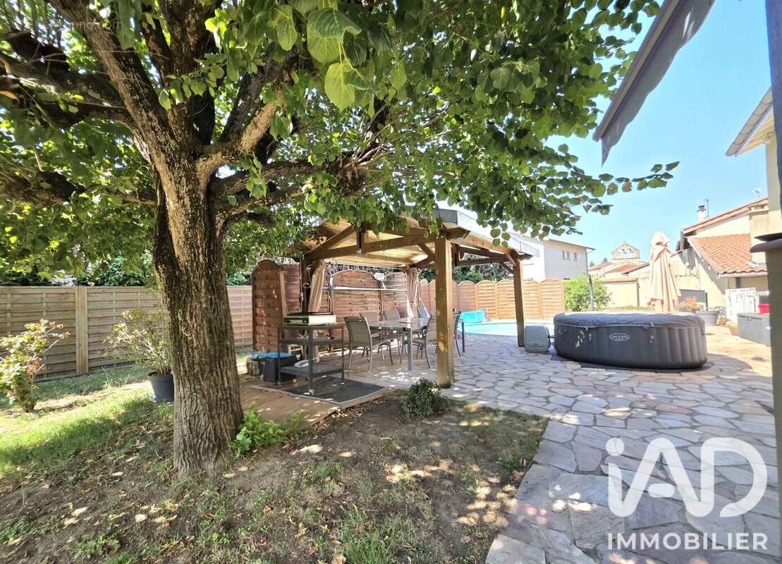 Maison 225 m² à Saint-Marcellin-En-Forez  - photo 7