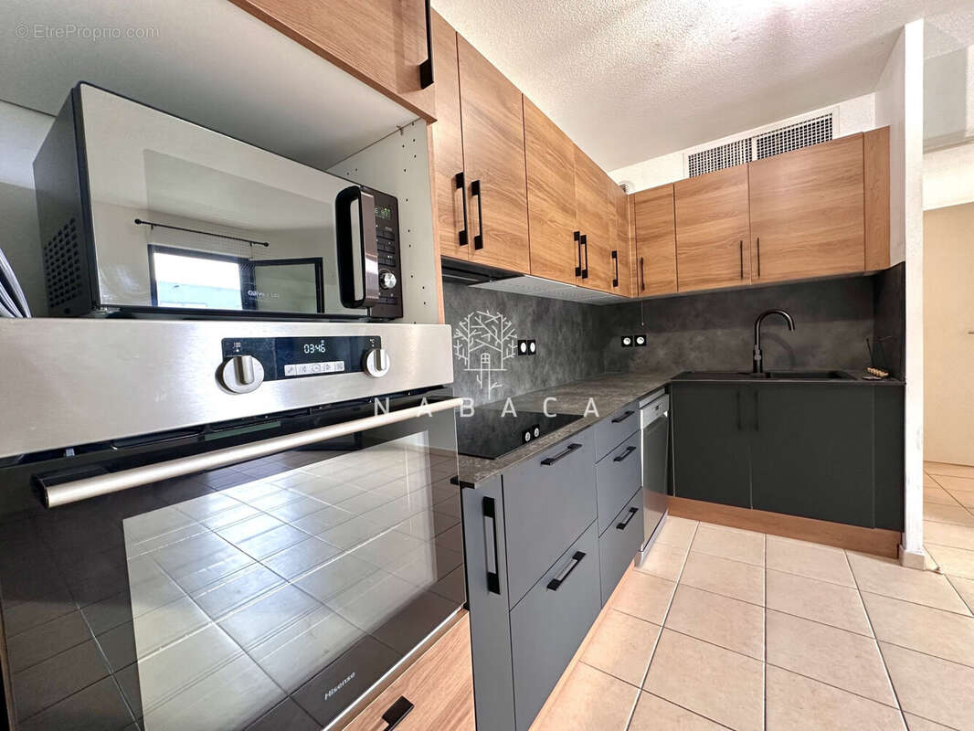 Appartement à LA ROQUETTE-SUR-SIAGNE