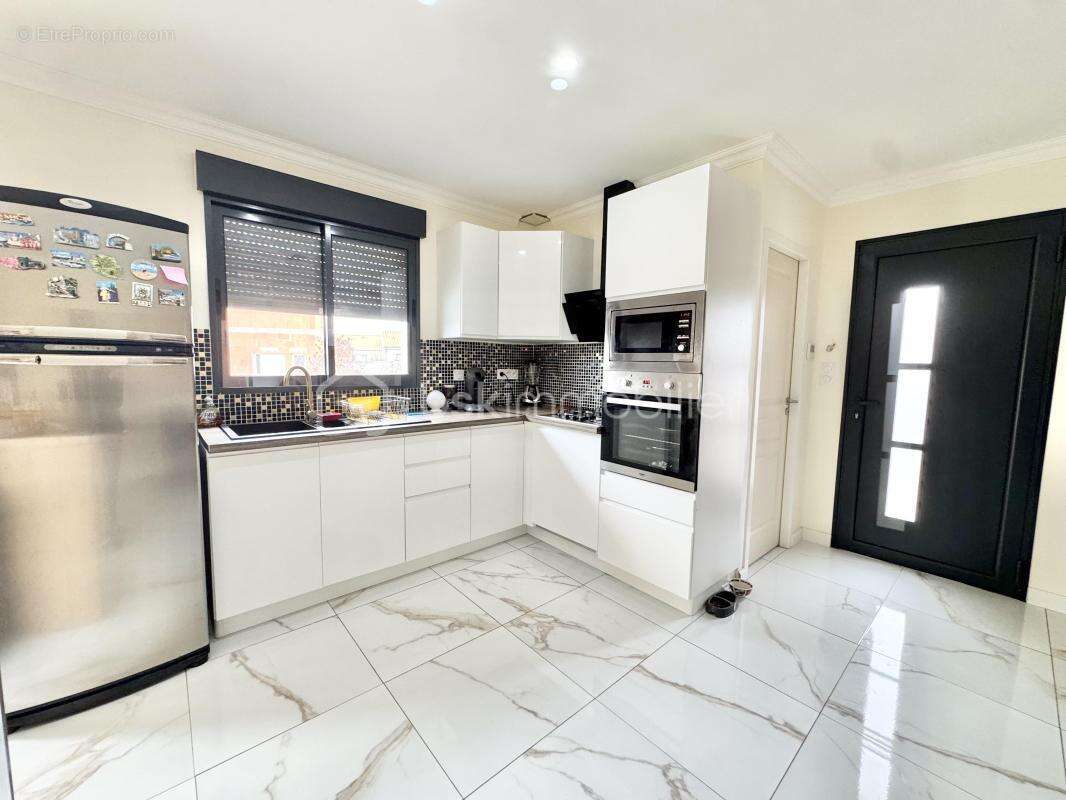 Maison à NISSAN-LEZ-ENSERUNE