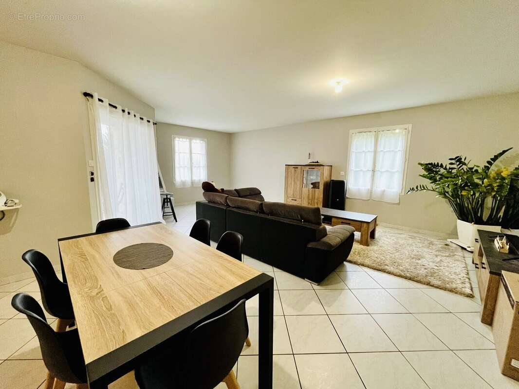 Maison spacieuse de 3 chambres avec jardin et piscine - photo 7