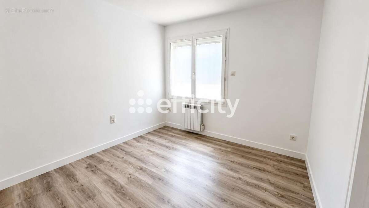 Maison 90 m² à La Fare-Les-Oliviers  - photo 6