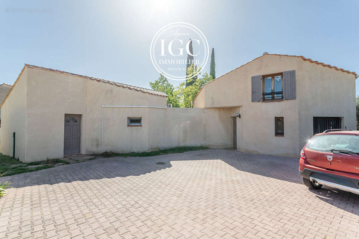 Maison type 5 - 210 m² / 1123 m² terrain - vitrolles village - photo 2