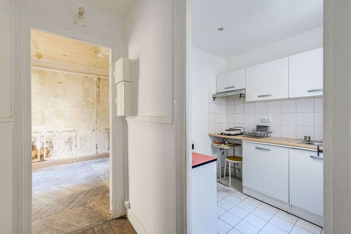 Paris 18ème - Rue Ordener - T2 de 38 m² à fort potentiel - photo 7