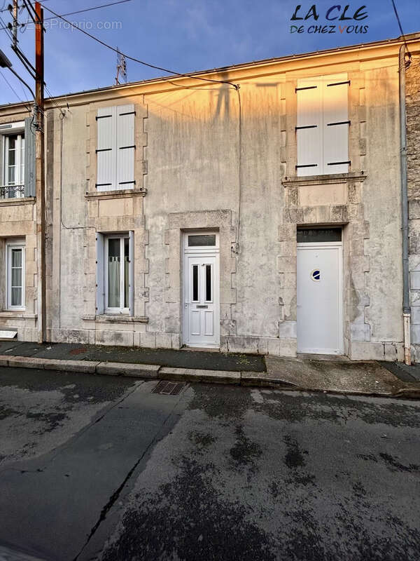 Maison à FONTENAY-LE-COMTE