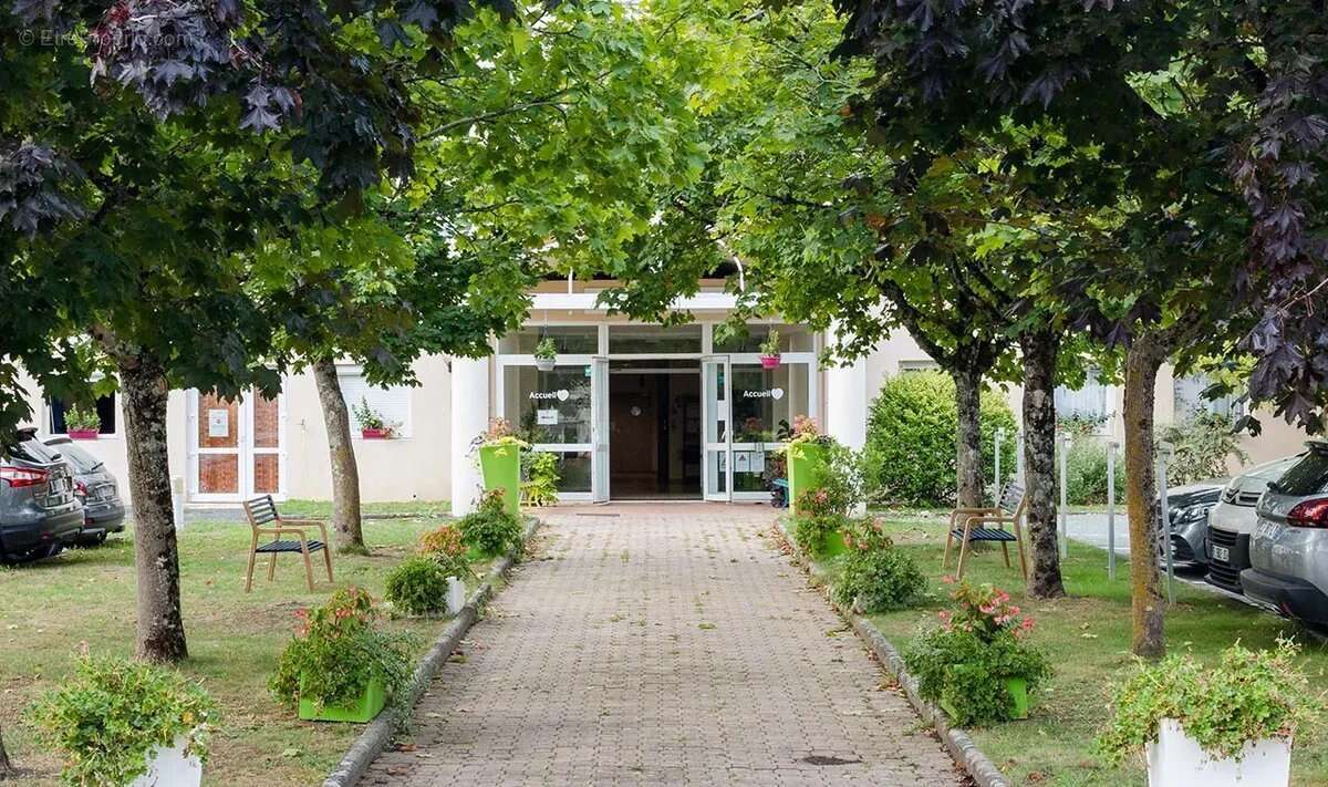 INVESTISSEMENT LOCATIF  LOULAY  Résidence EHPAD Les Jardins de Loulay  7 % de rentabilité - photo 12