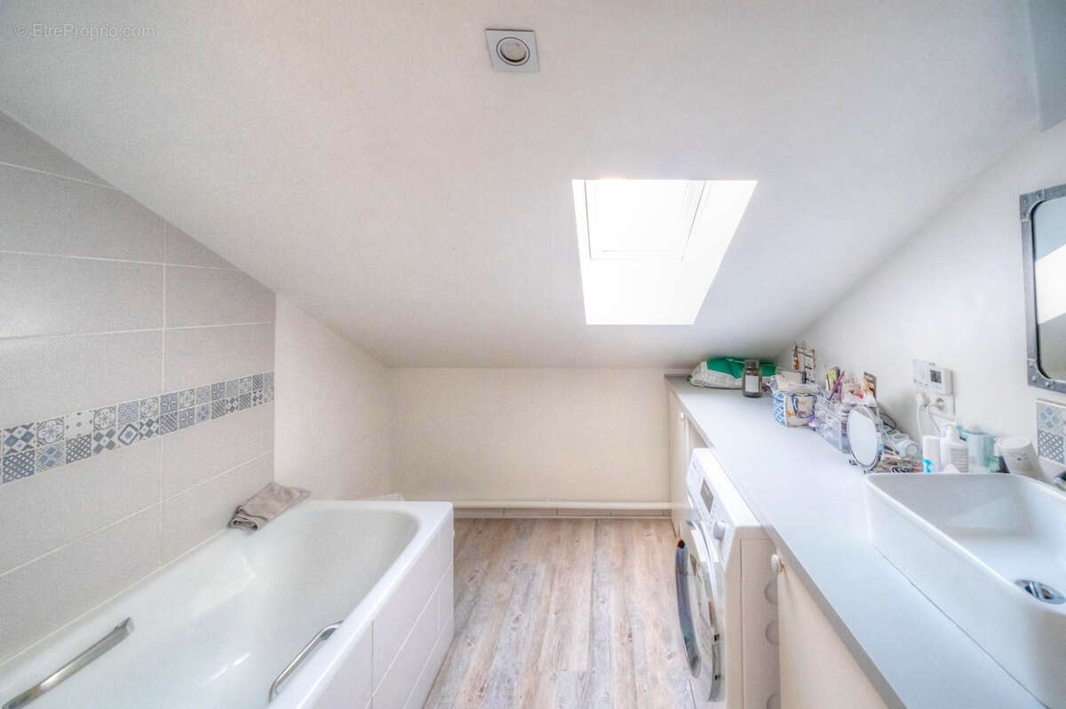 Appartement à LA GARENNE-COLOMBES