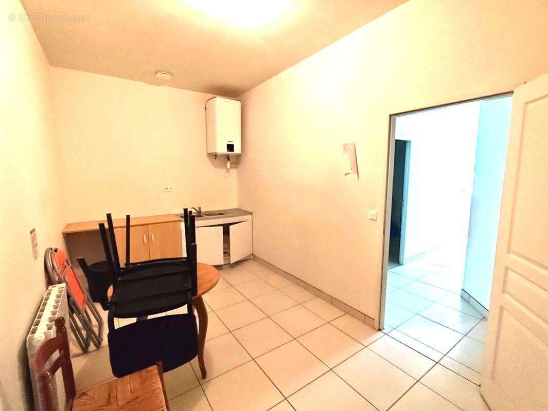 Commerce à TREMBLAY-LES-VILLAGES