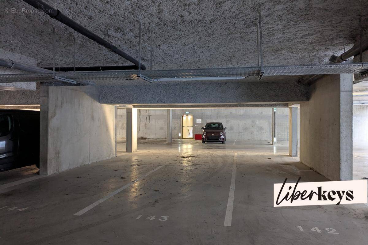 Parking à CLERMONT-FERRAND