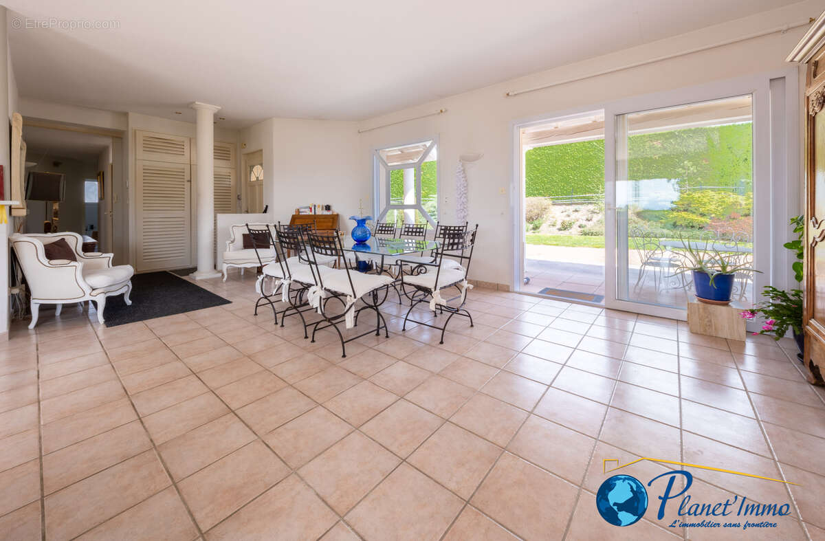 Maison à SAINT-BONNET-LES-OULES