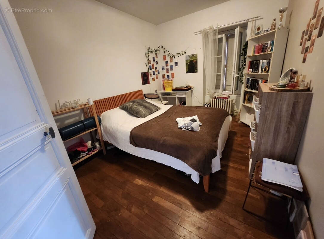 Maison à AZAY-LE-FERRON