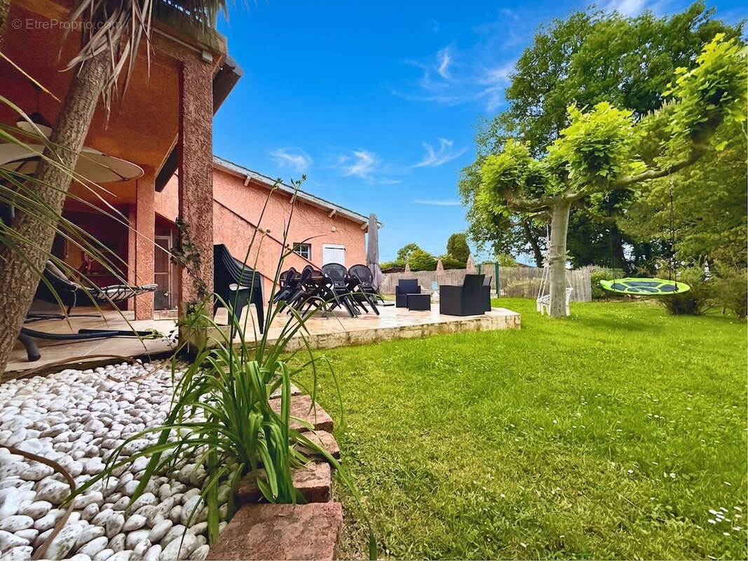 Maison à L'HONOR-DE-COS