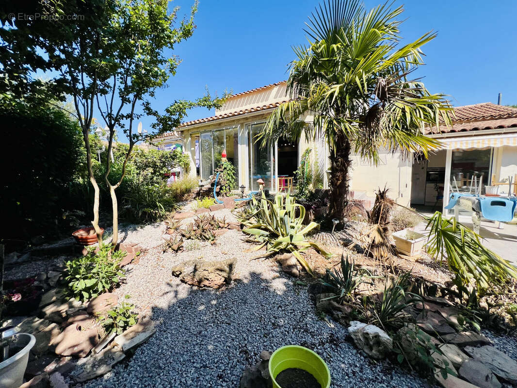 Vente villa 5 pièces de 140m2 avec piscine, garage et terrain de 1 000m2 - photo 7