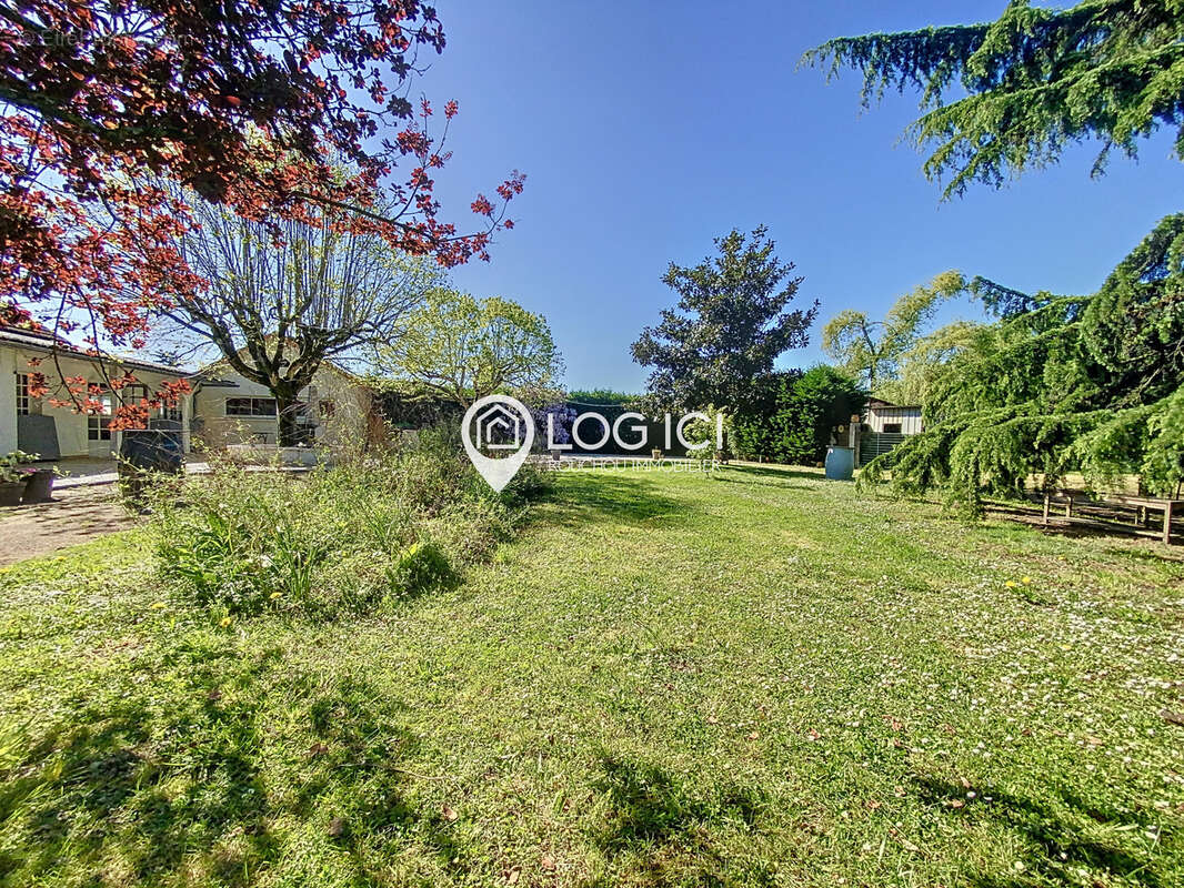 Commerce à SEVIGNACQ