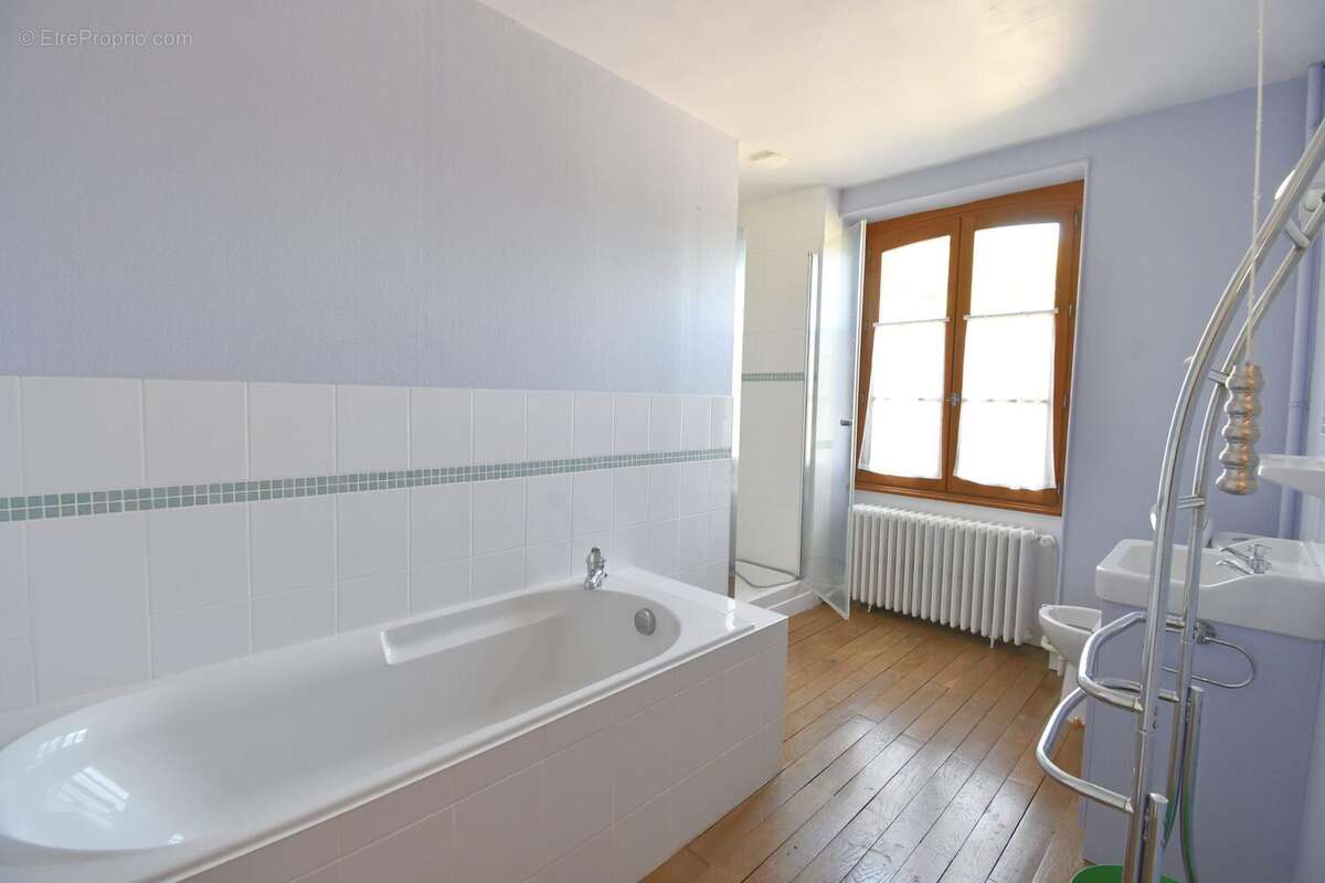 Maison à OUROUX-EN-MORVAN