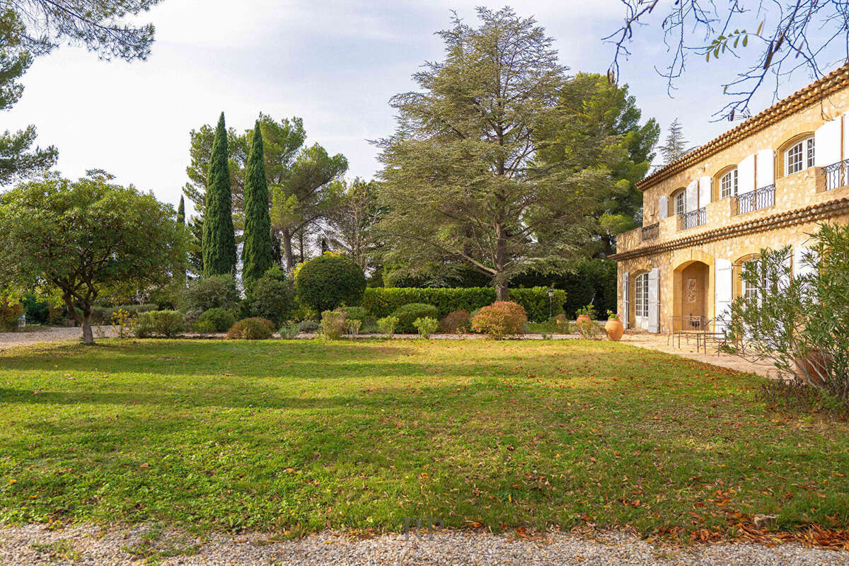 Demeure de prestige de 285 m2 - Aix-en-Provence - photo 3