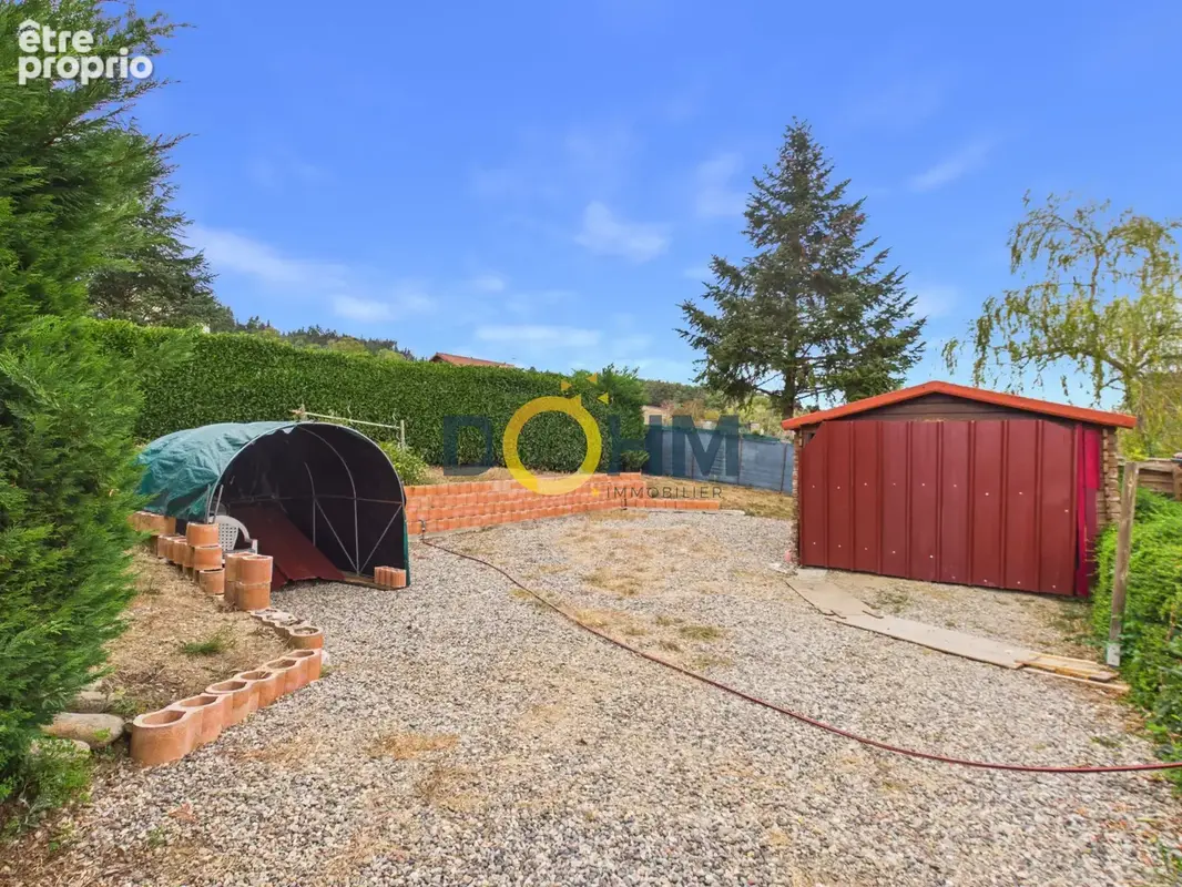 Maison de plain-pied  avec terrain attenant . - photo 4