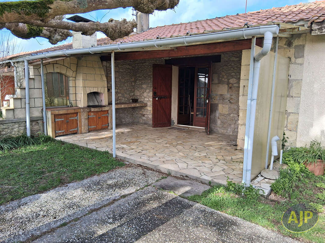 Maison à SAINT-ESTEPHE
