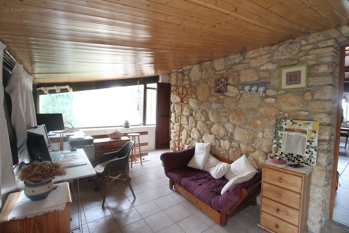 Luberon. A vendre à Gargas, en exclusivité, propriété en pierres avec grand terrain - photo 12