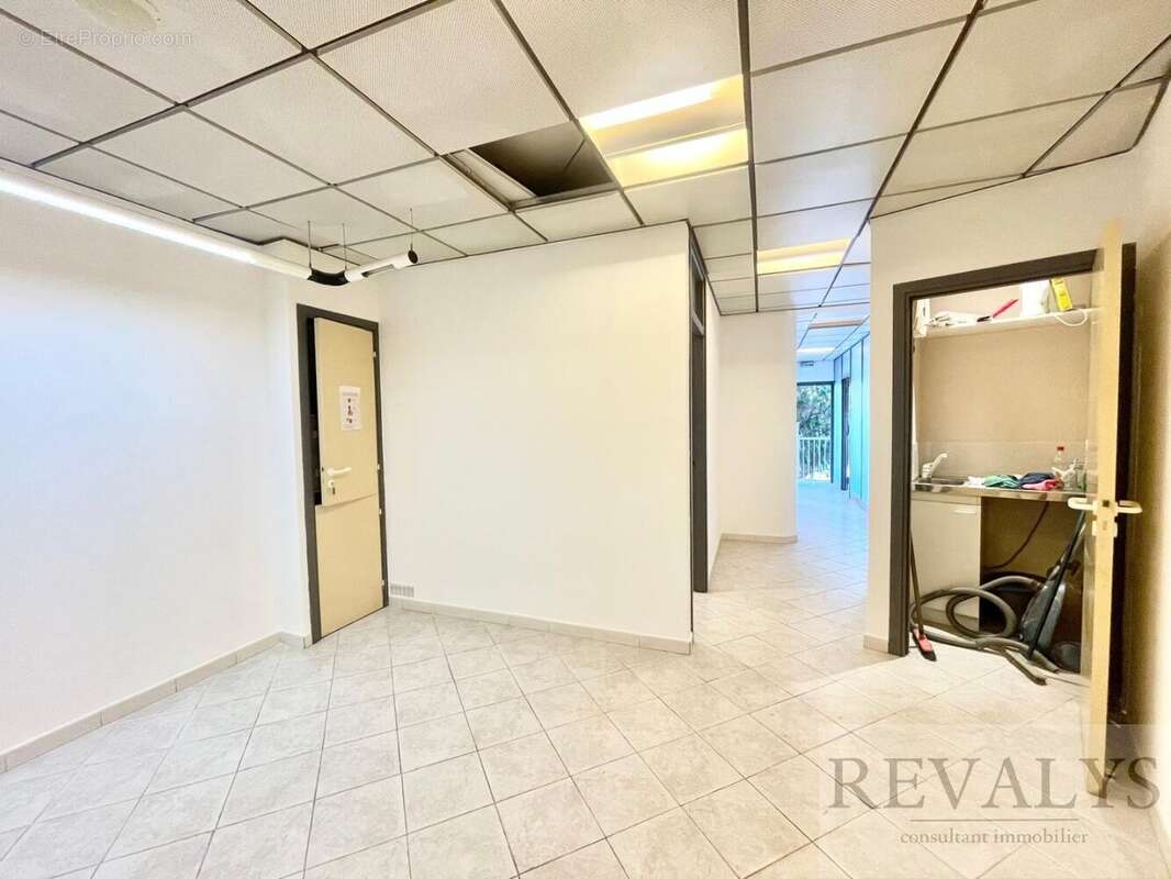 Alpes maritimes (06) - antibes proche centre ville - a vendre local commercial /bureaux - photo 4