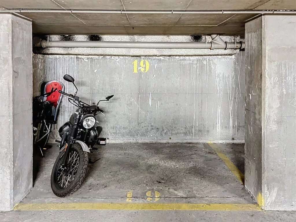 Parking à PARIS-15E