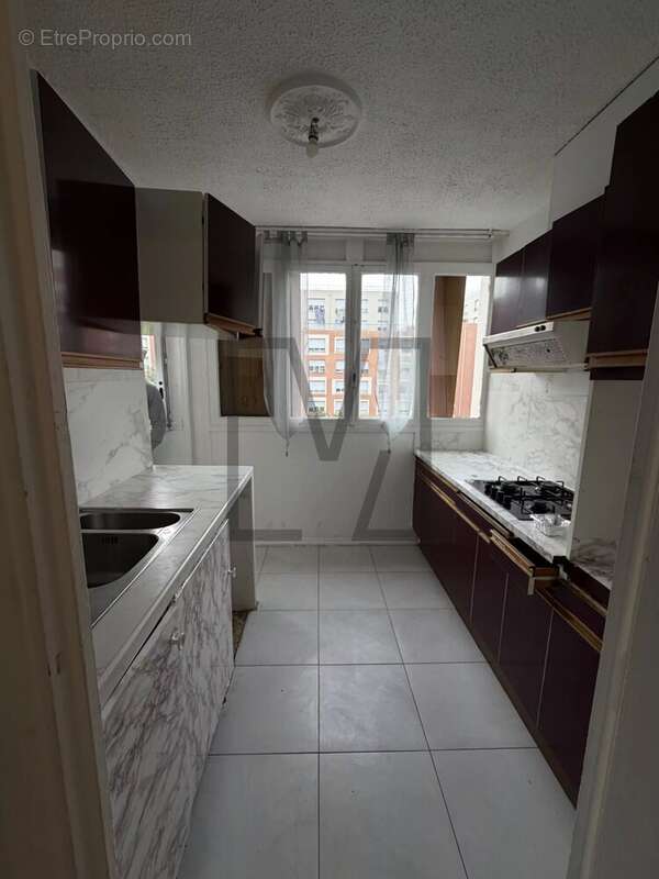 Appartement à MARSEILLE-3E