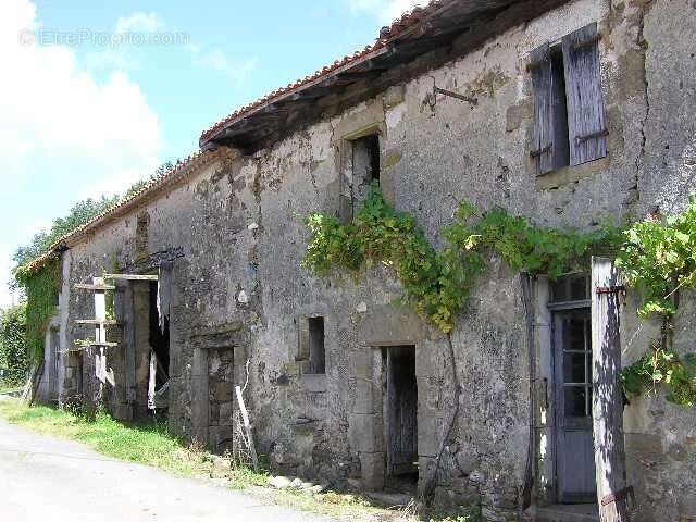 Maison à MONTBRON