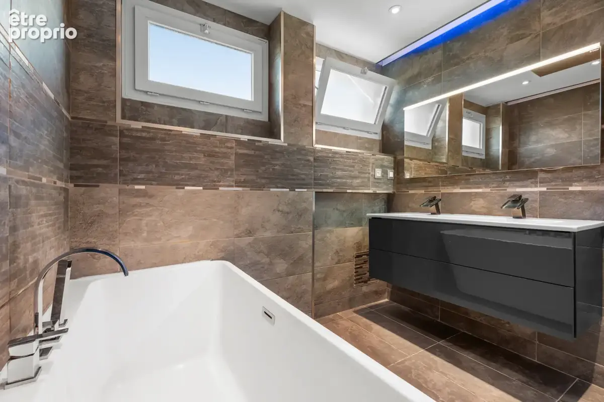 Aix-les-Bains - Maison 250 m2 - Terrain 908 m2 - photo 11