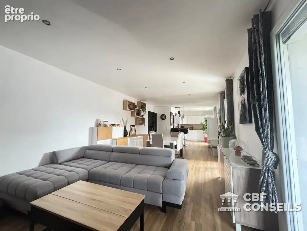 Maison 6 pièces 99 m² à vendre à Entraigues (63720) - photo 7