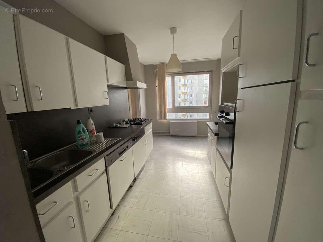 Appartement à PIERRE-BENITE