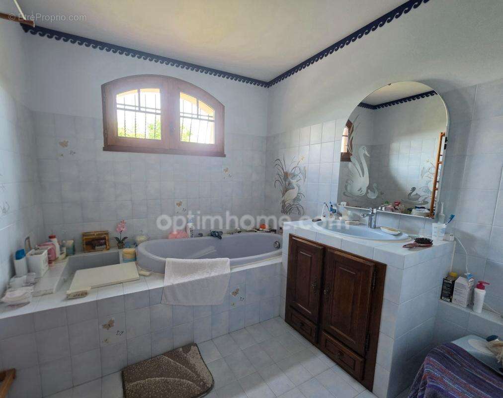 Maison 144 m² – 4 chambres – terrain 1 970 m² avec piscine – Salles 33770 - photo 8