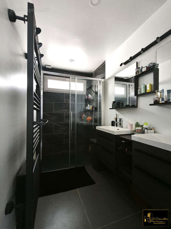 Salle de douche RDC - Maison à CORBREUSE