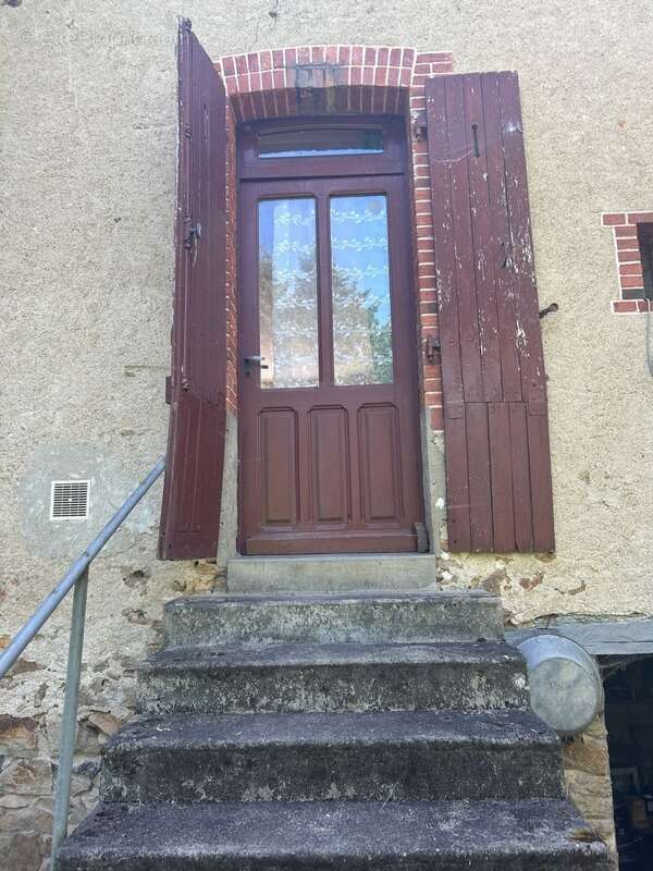 Maison à LUSSAC-LES-EGLISES