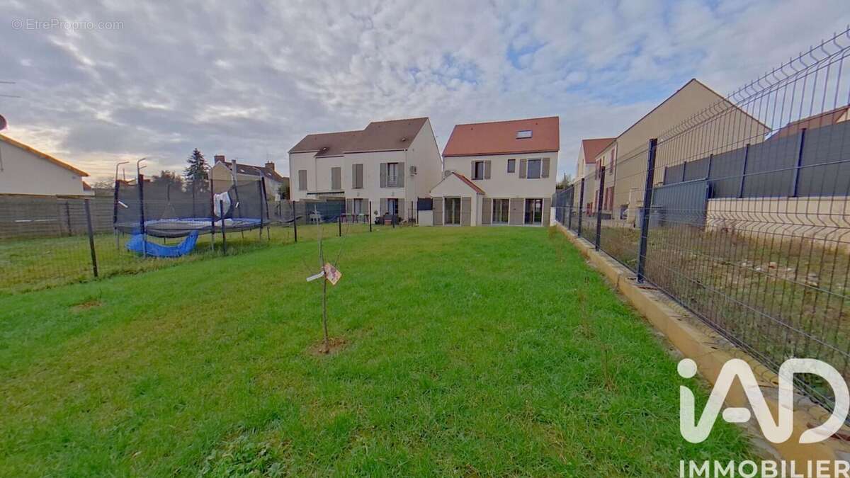 Photo 3 - Maison à SAVIGNY-LE-TEMPLE