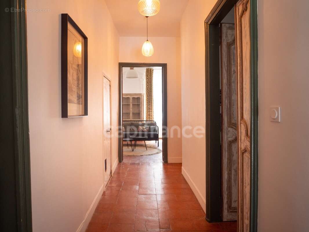 Demeure d'exception au coeur de l'ancienne rue Royale, 6 pièces, 290 m2 avec petit patio  (32) - photo 24