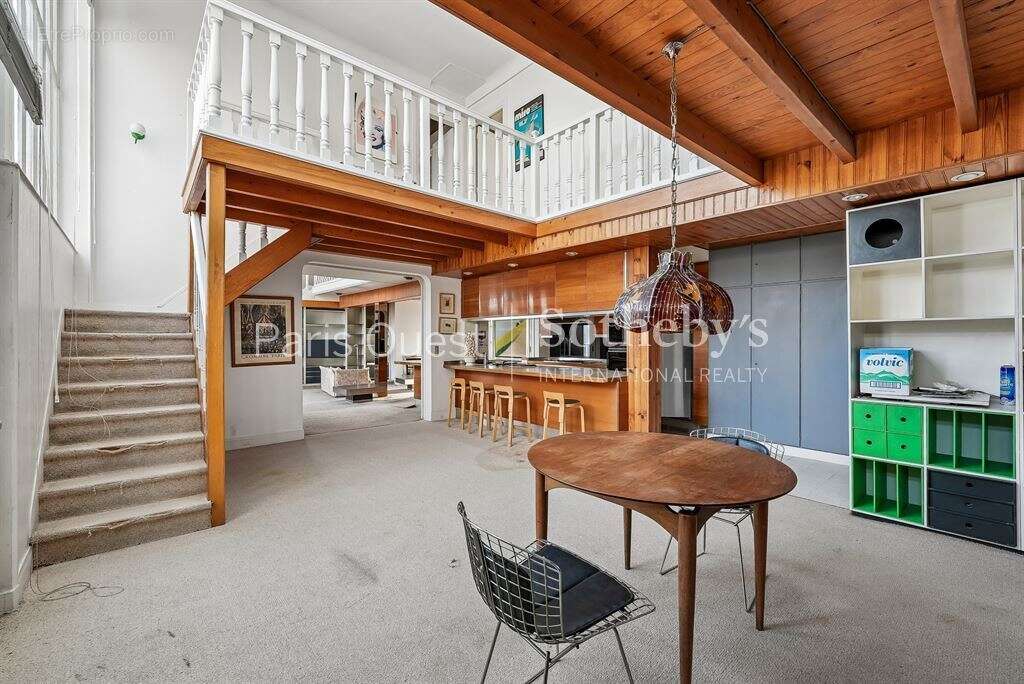 Appartement à PARIS-17E