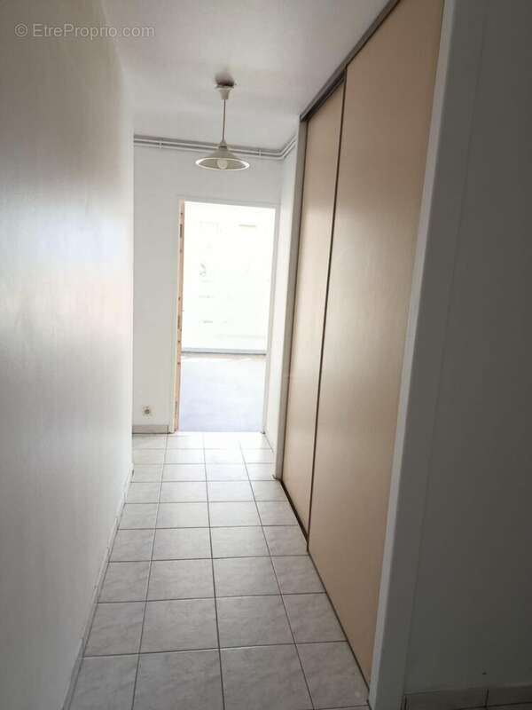 Photo 8 - Appartement à VILLIERS-LE-BACLE