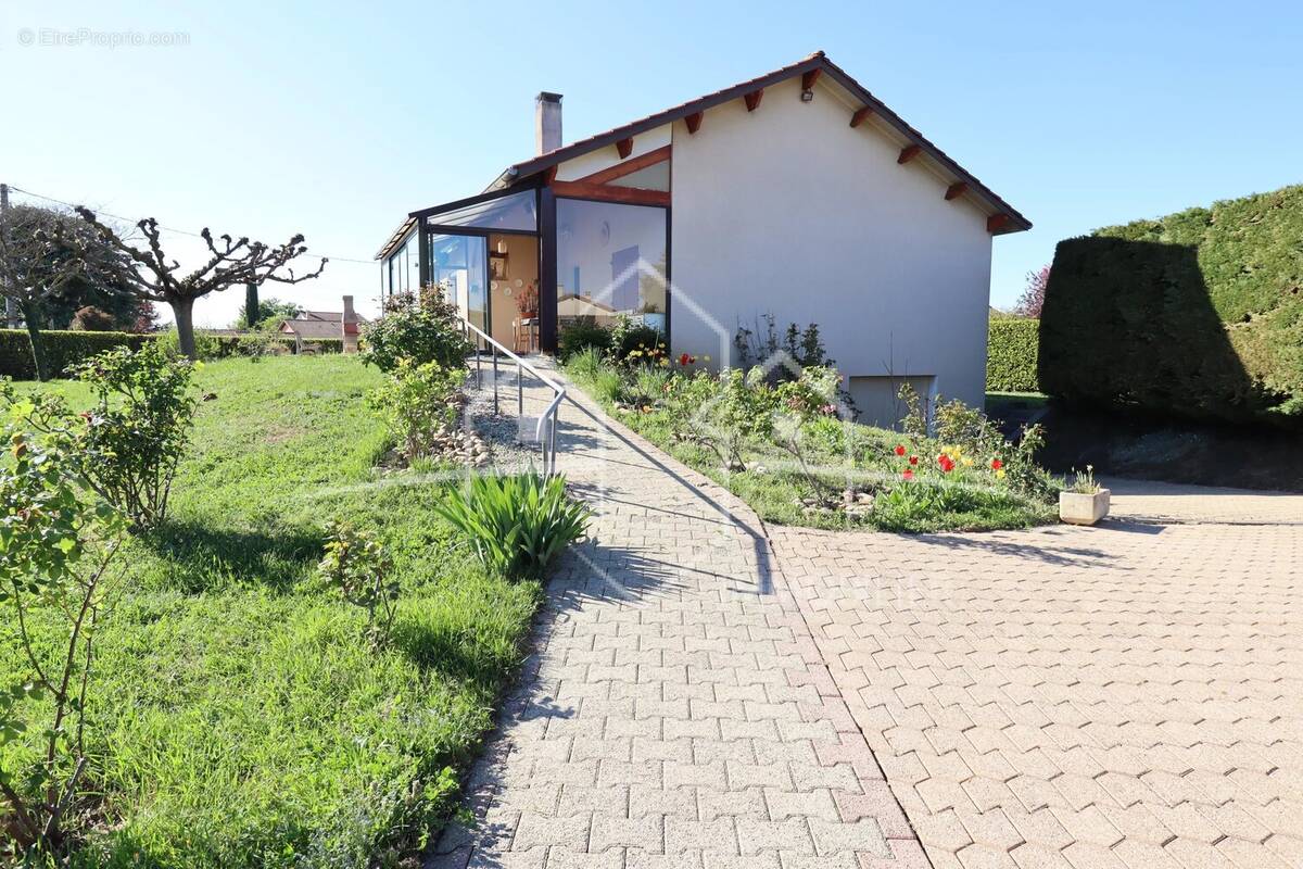 Maison à BEAUREPAIRE