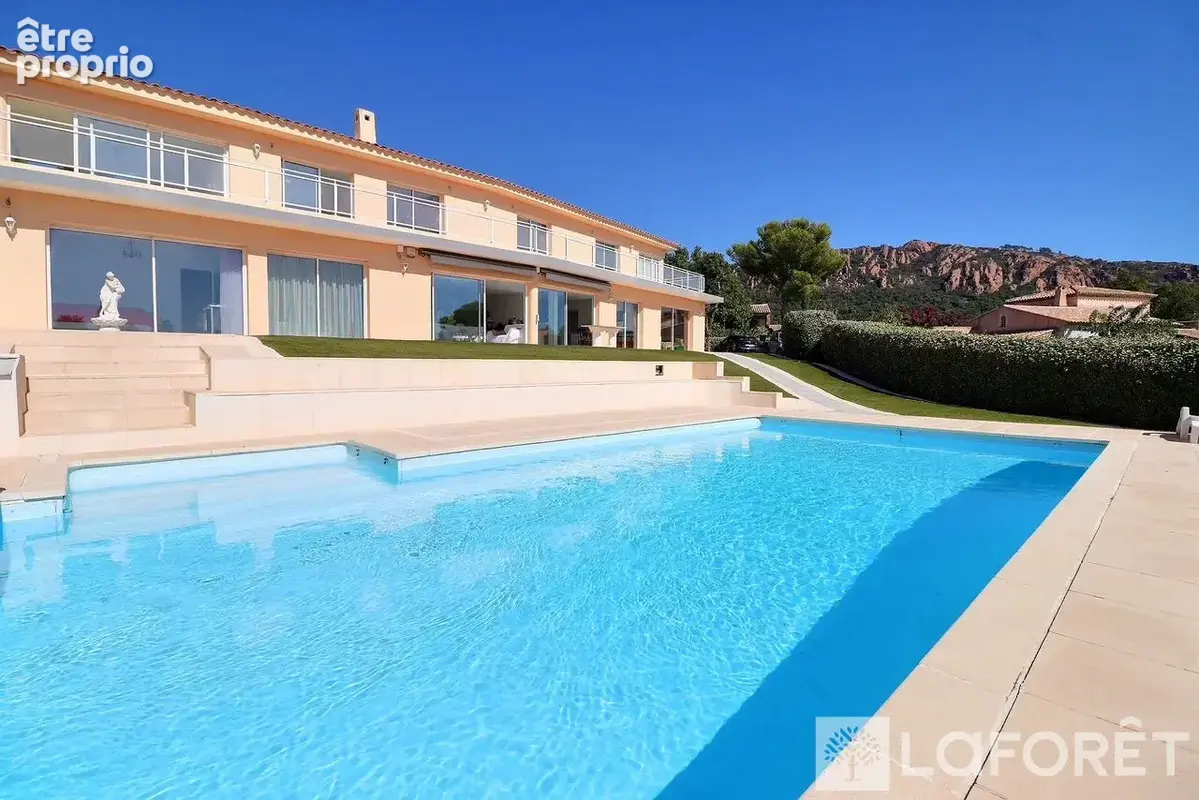 Maison Saint Raphael 6 pièce(s) 240 m2 - photo 2
