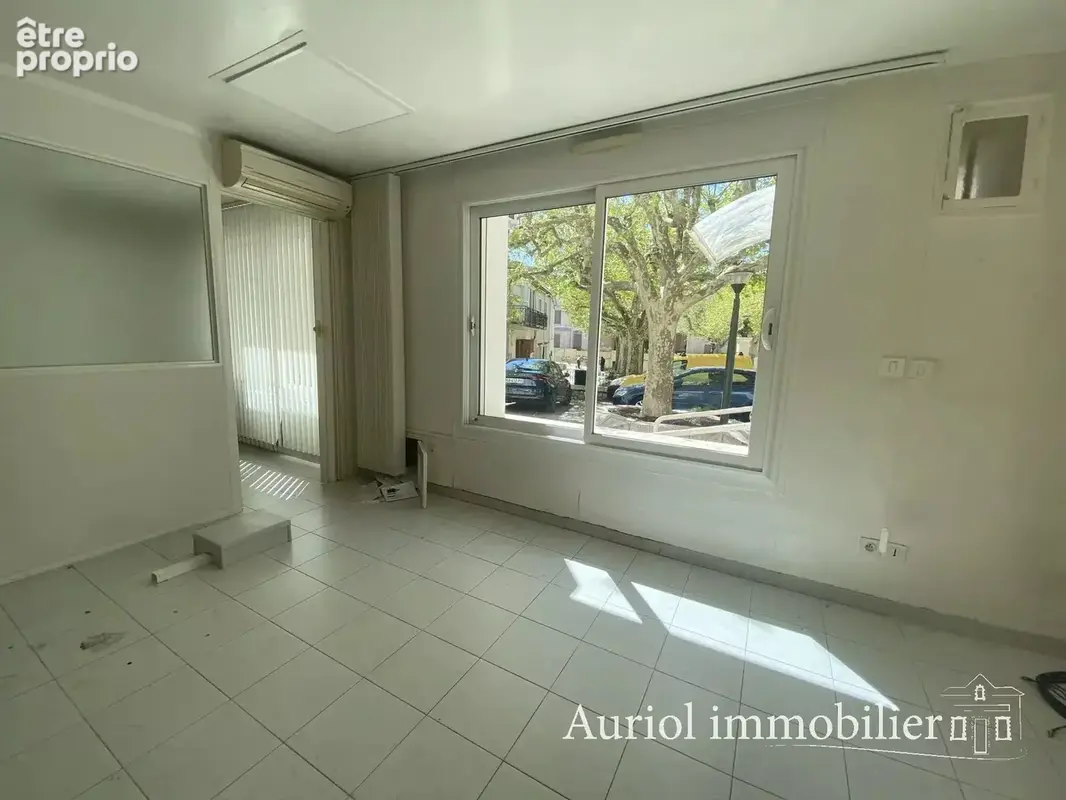 PEYPIN Locaux 150 m2 composé de 6 bureaux et 4 pièces - photo 2
