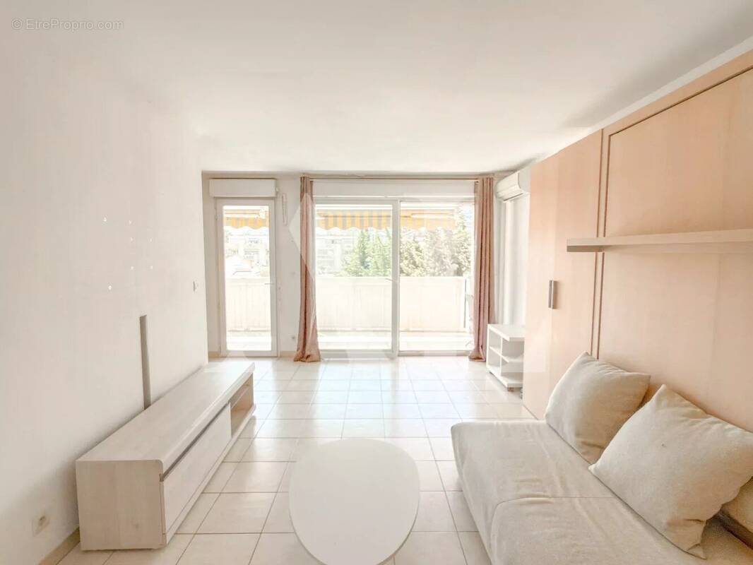 Appartement à VALLAURIS